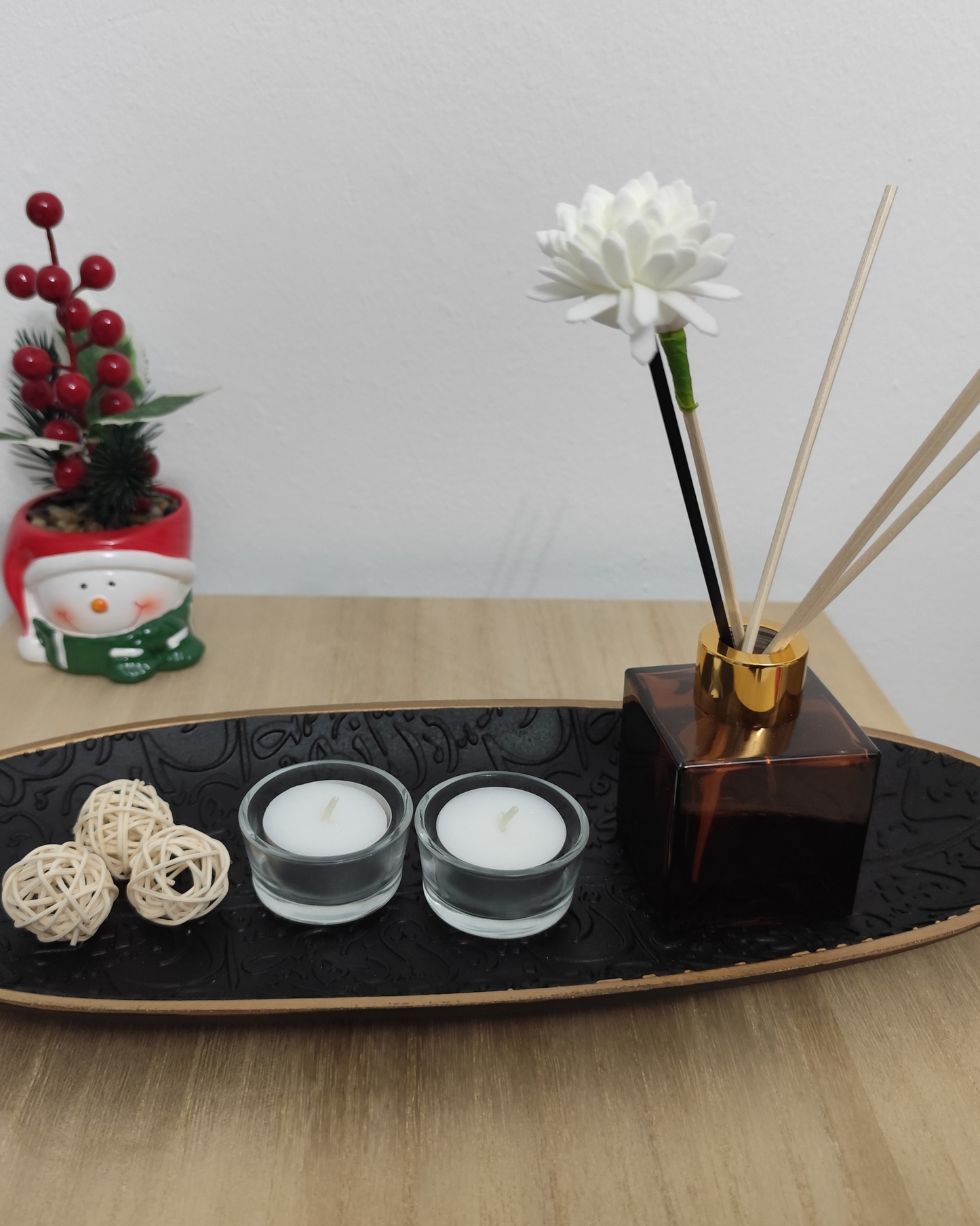 Hoja decorativa con complementos